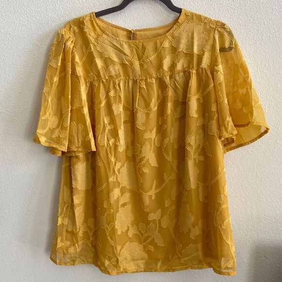 Top lined yellow mustard color size M flow effect NWOT - Picture 1 of 6